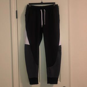 Women’s Nike Sweatpants. Size Medium.